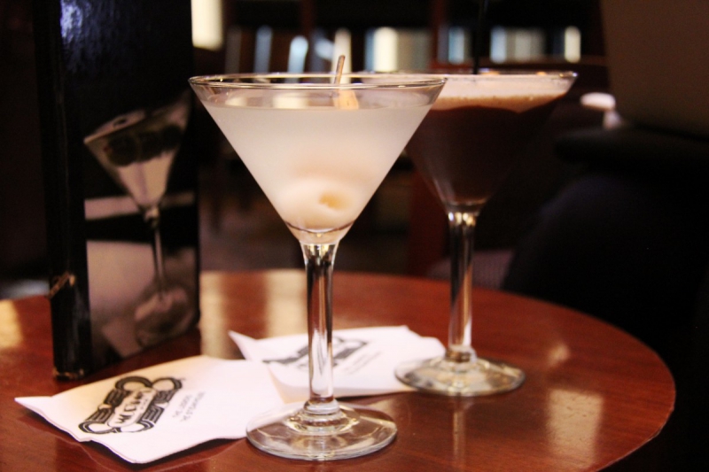 brasserie-POURRIERES-min_martini_bar_lychee_chocolate_alcohol_liquor_happy_hour_happy-910161